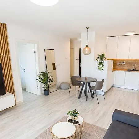 Urban Apartment With Possibility Of Parking Bratislava Exterior photo